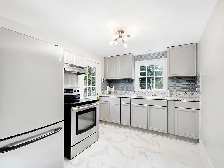 1105 SW Sauls St — Photo 11