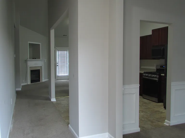 1471 Wilshire Way — Photo 1