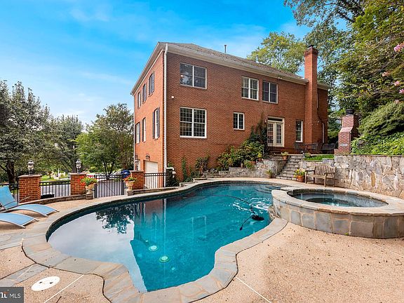 4th image of 6025 Copely Ln