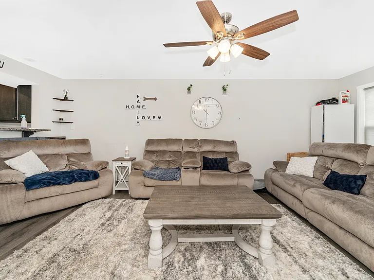 31 Moses Dr — Photo 2