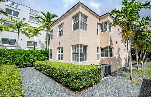 32 Calabria Ave #1 Photo 1