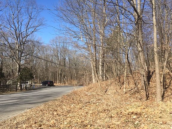 4th image of 445 White Schoolhouse Rd