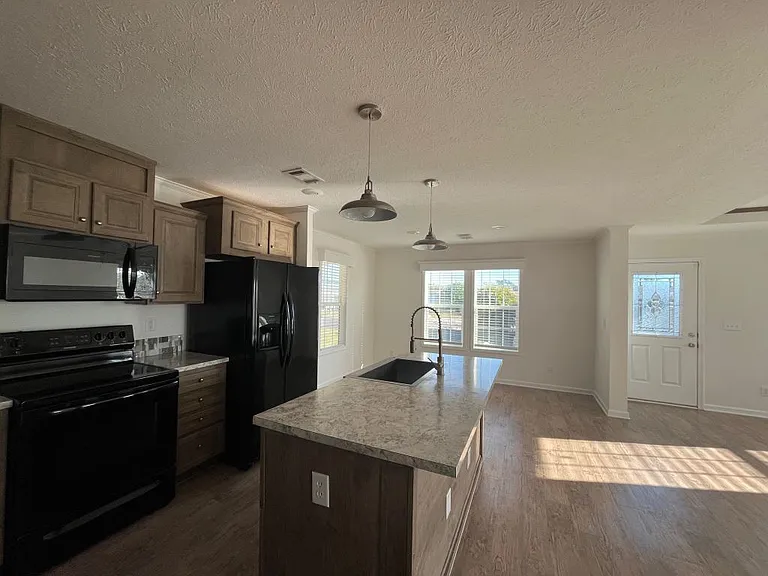 171 Eland Dr #171 — Photo 2