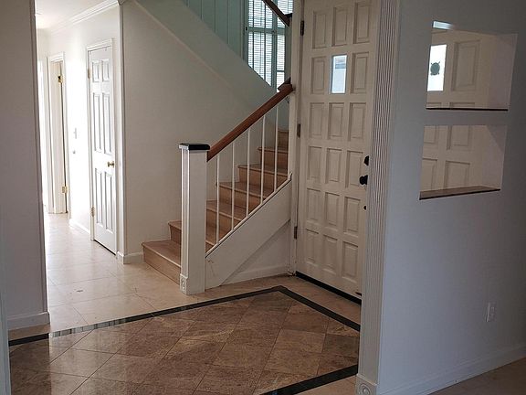 3rd image of 32017 Viewlake Ln