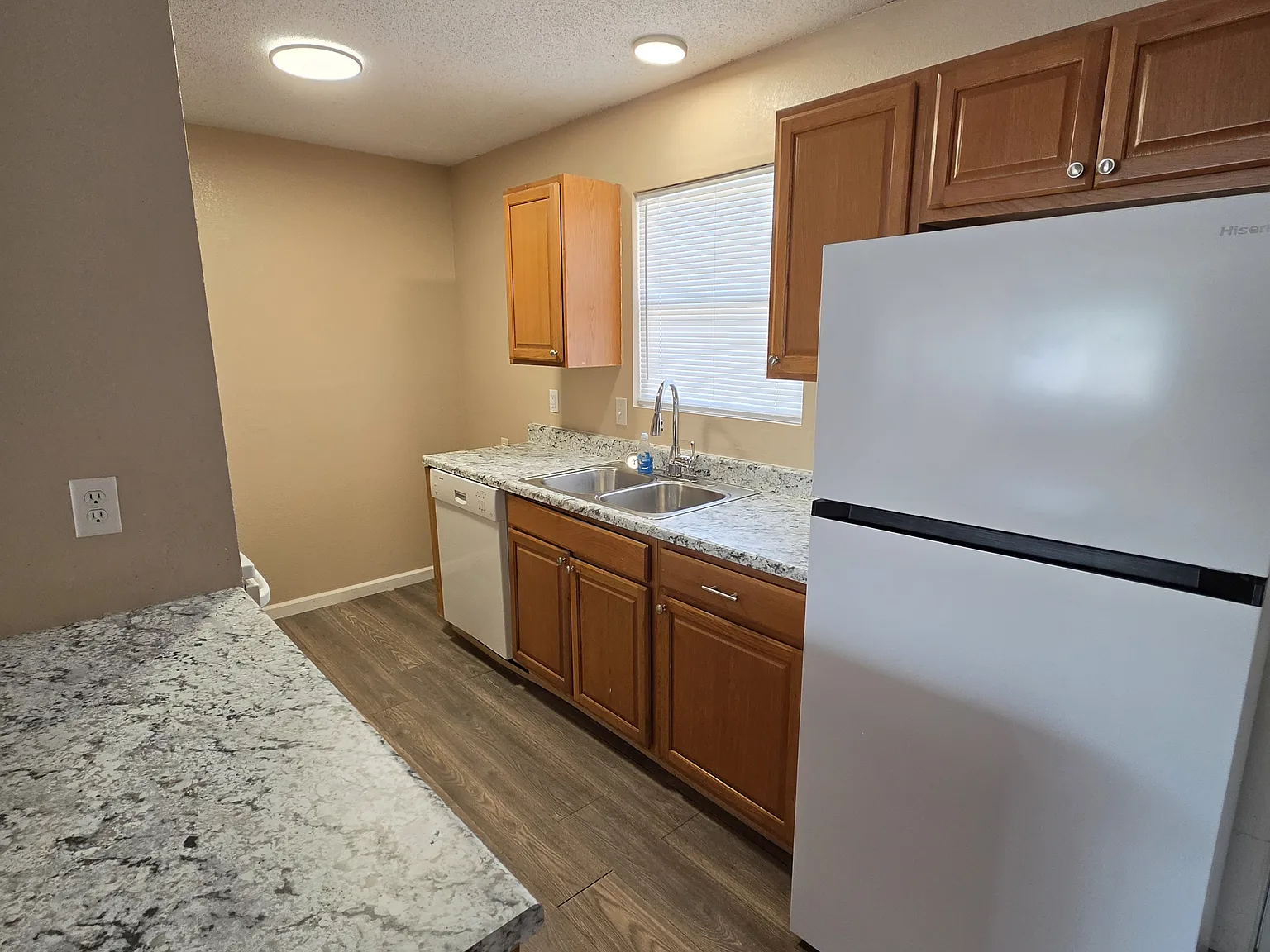 2 bed, 915 sqft, $900 — Photo 2