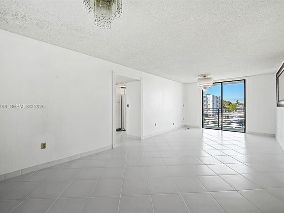 5th image of 8100 Byron Ave APT 303