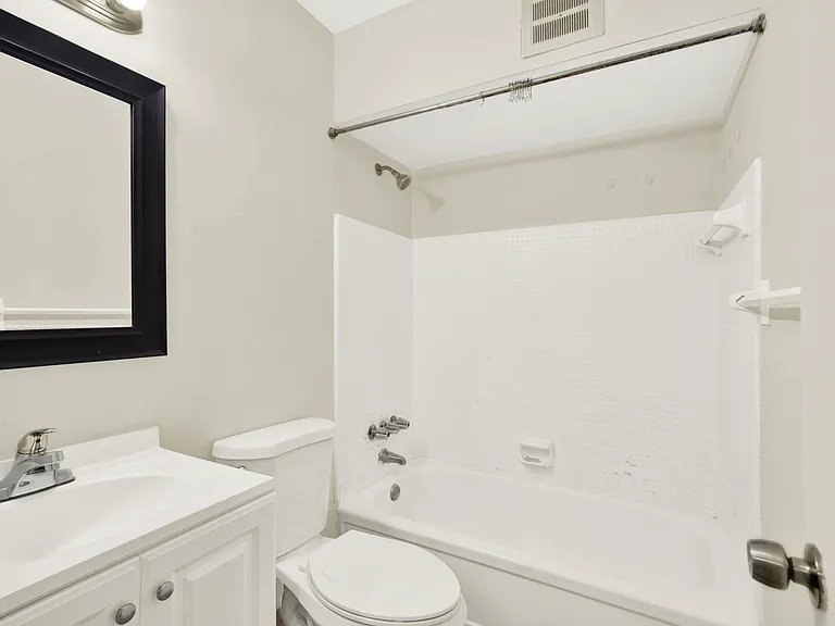 416 Santander Aveapt D — Photo 9