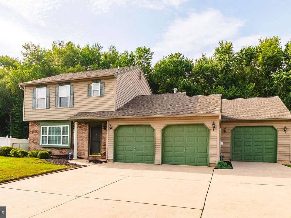 1st image of 6 Orangewood Ln