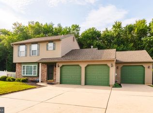 6 Orangewood Ln, Burlington, NJ 08016