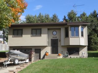 1026 N Benton Dr, Sauk Rapids, MN 56379