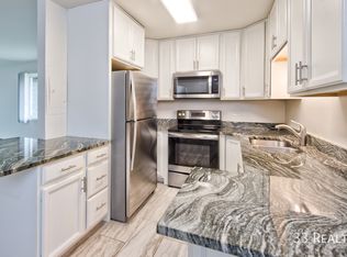 1460 Lehigh Ave #202A, Glenview, IL 60026
