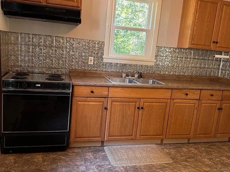 613 Westview Dr — Photo 3