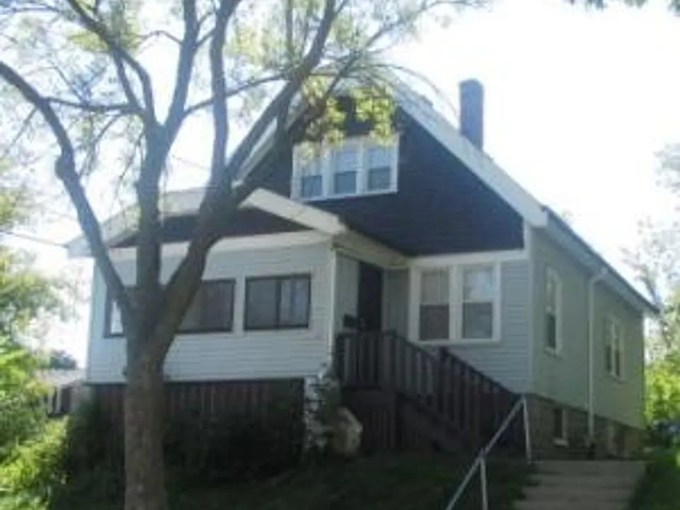 2821 W Concordia Ave