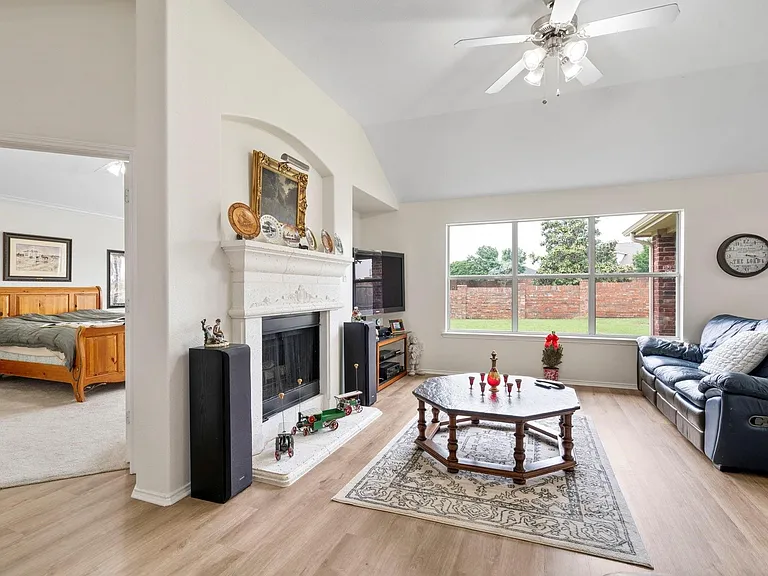 404 Dartmoor Dr — Photo 17
