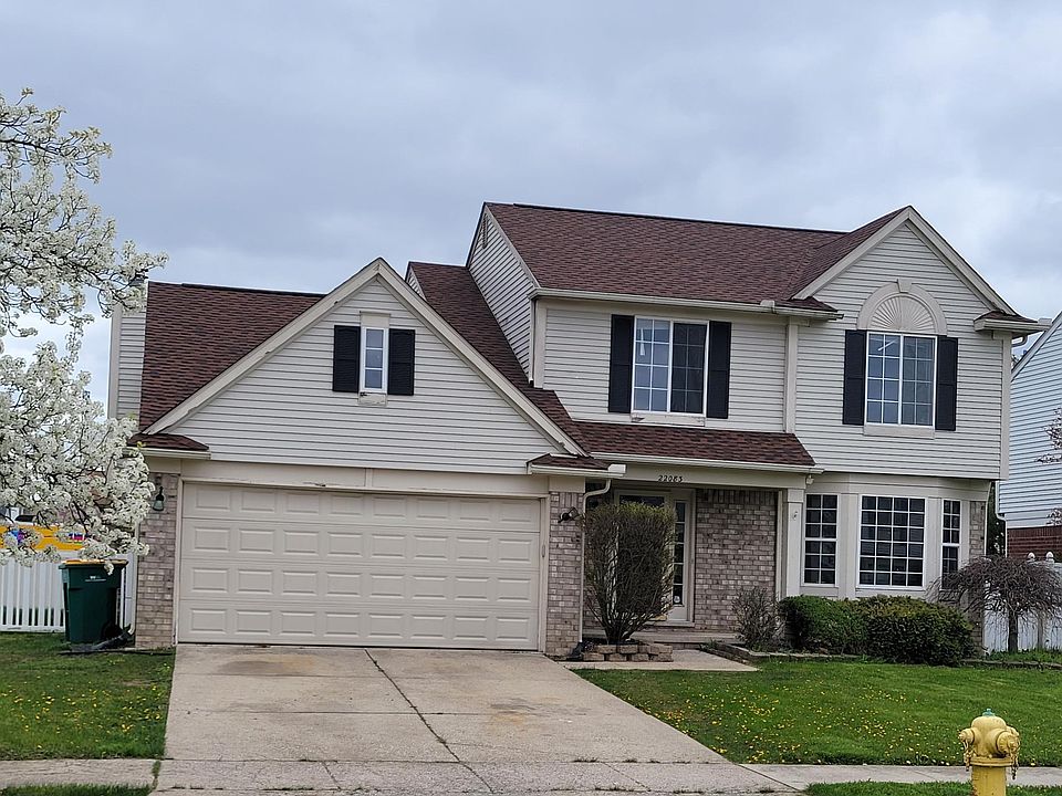 Front view of Knollwood Home.