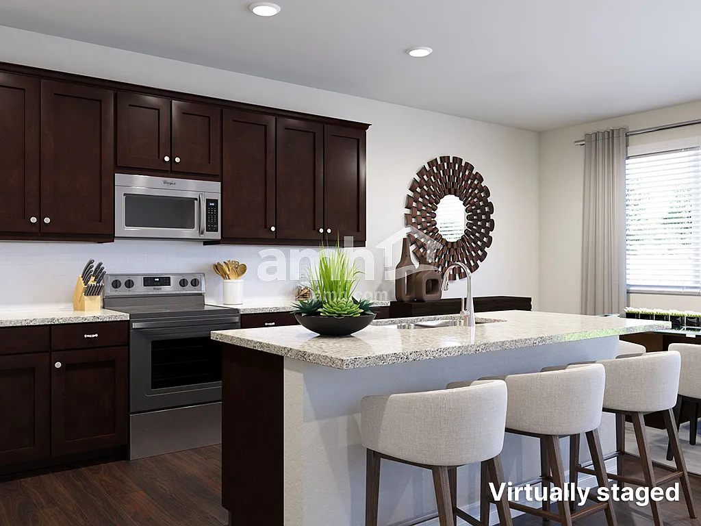 4 bed, 2.5 bath, 2157 sqft, $2,550 — Photo 4