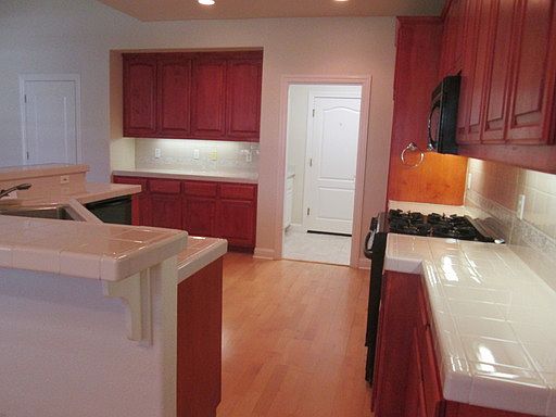 5th image of 2685 Paradise Dr