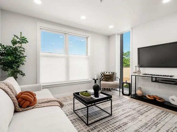 602 Canterbury St #2, Roslindale, MA 02131