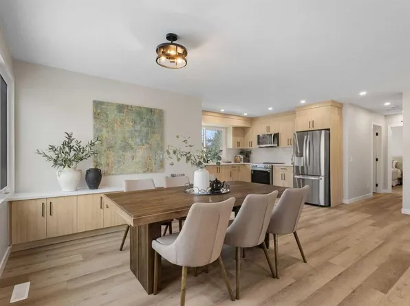 198 W Silver Brook Rd NW, Calgary, AB T3B 3J1
