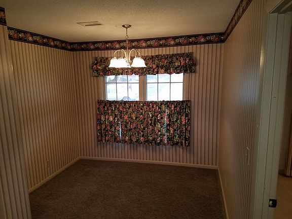 5th image of 2507 Pineknoll St