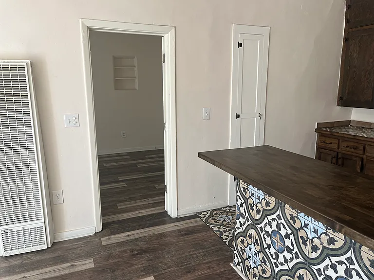 Renovated, Loaded, 1 Bedroom w/ Custom Touches — Photo 5