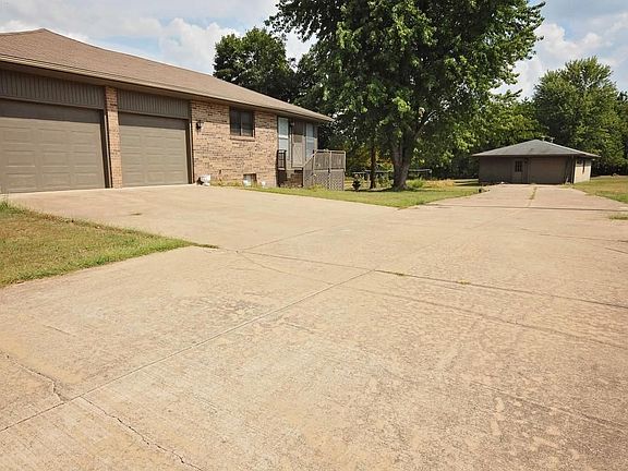 3rd image of 2506 W Pinewood Dr