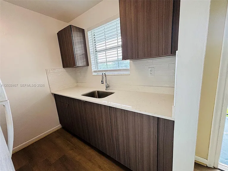 6661 SW 18th St #206 — Photo 2