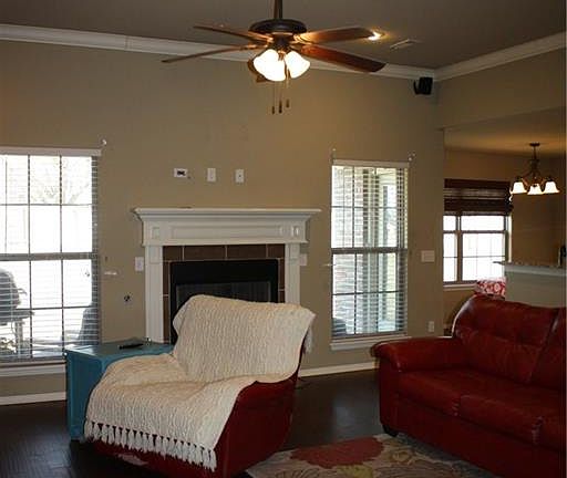 4th image of 702 E Cypress Ct