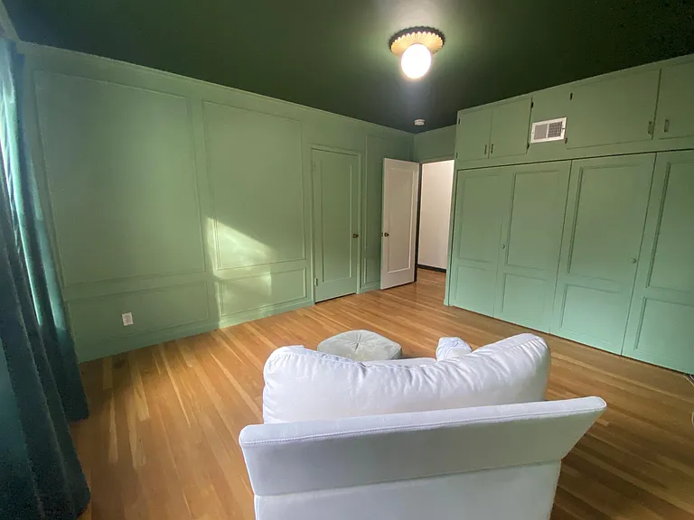 223 E University Ave — Photo 20