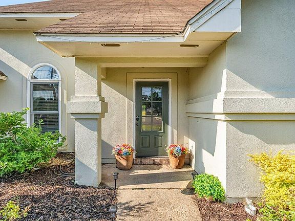 2nd image of 525 Lakeover Dr W