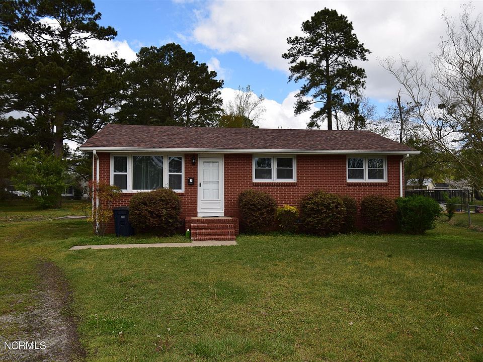 1st image of 4 Elaine Ct