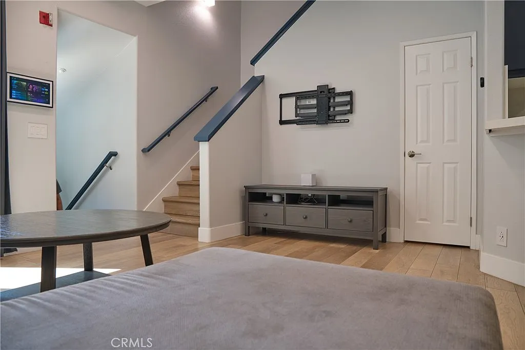 1 bed, 1.5 bath, 890 sqft, $3,400 — Photo 4