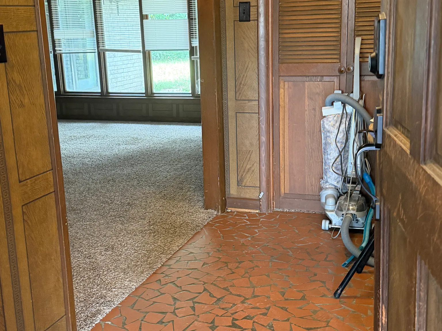 2 bed, 1.5 bath, 1920 sqft, $1,350 — Photo 2