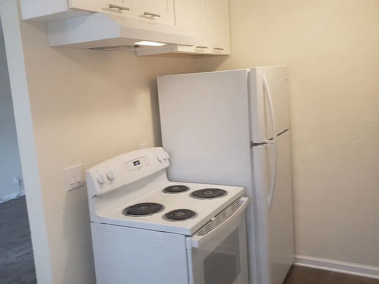 1712 Arthur Ct — Photo 4