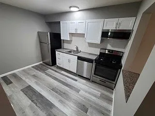 604 Clark St — Photo 15