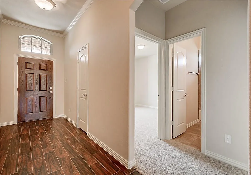 3 bed, 1740 sqft, $2,195 — Photo 2