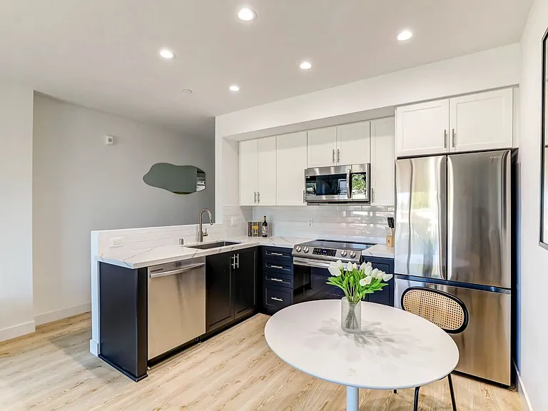 Chapman Place — Photo 9