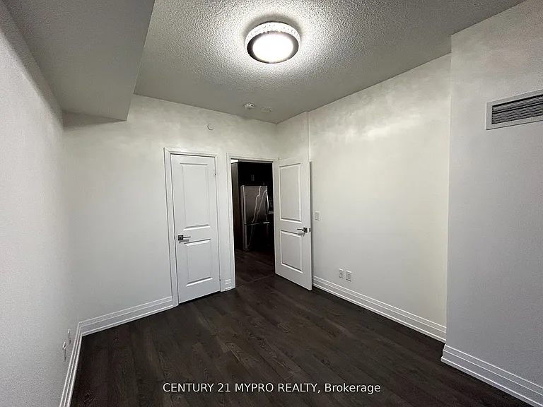 591 Sheppard Ave E #526 — Photo 5