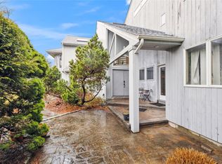 12 Friendly Rd, Smithtown, NY 11787