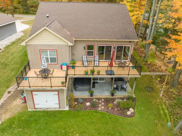 11411 E Royal Rd, Stanwood, MI 49346