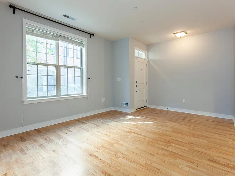 110 Brinley Ct — Photo 7
