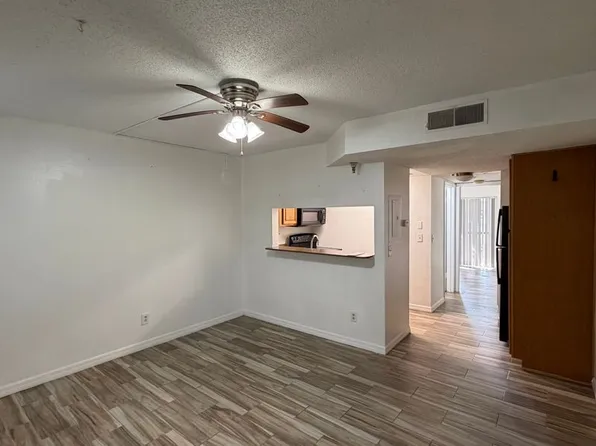 7242 E Bank Dr, Tampa, FL 33617