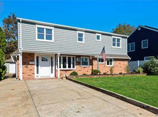 151 Land Ln, Westbury, NY 11590