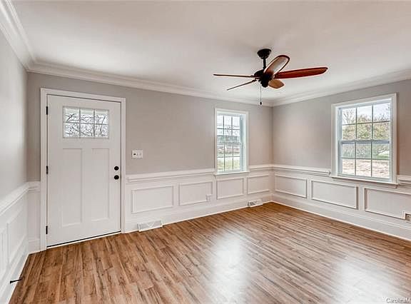4th image of 2416 Grimes St