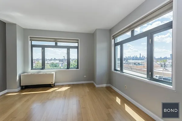 Sold by Bond New York | media 4