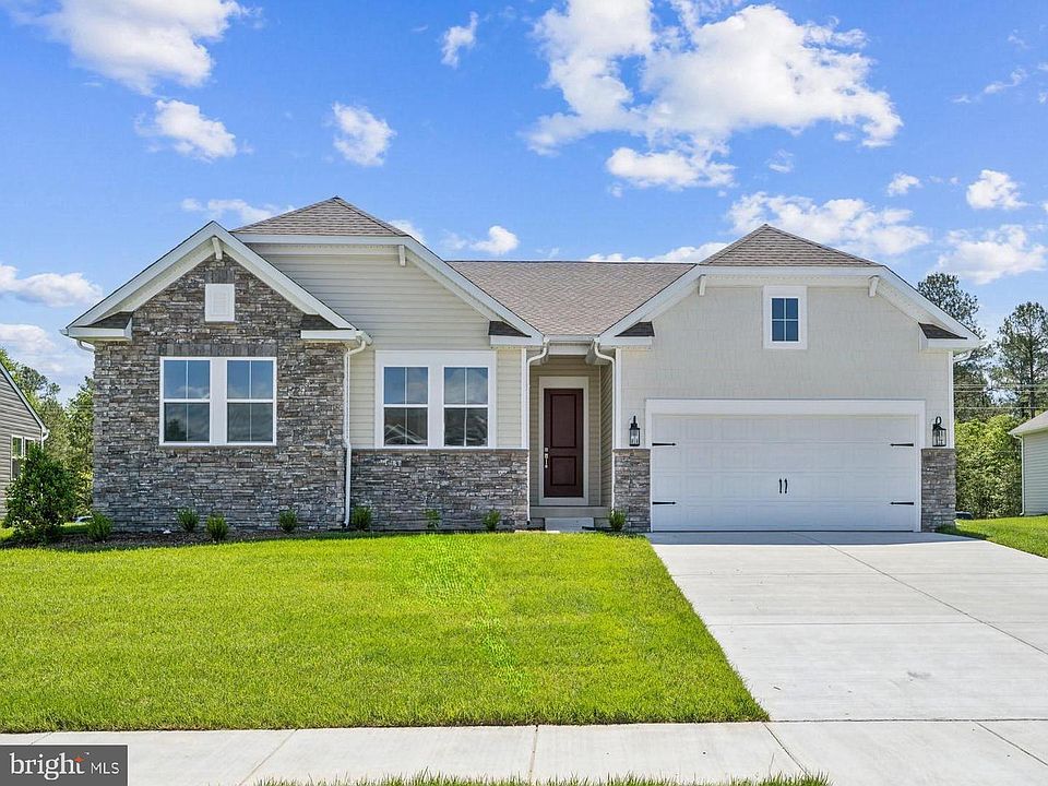 1st image of 552 Shadywood Ln