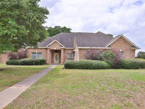 105 Lawrence Marshall Dr, Hempstead, TX 77445