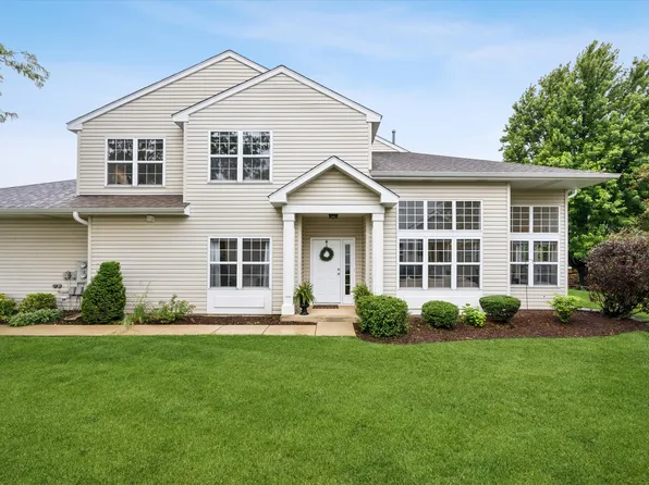 121 S Barton Trl, Batavia, IL 60510