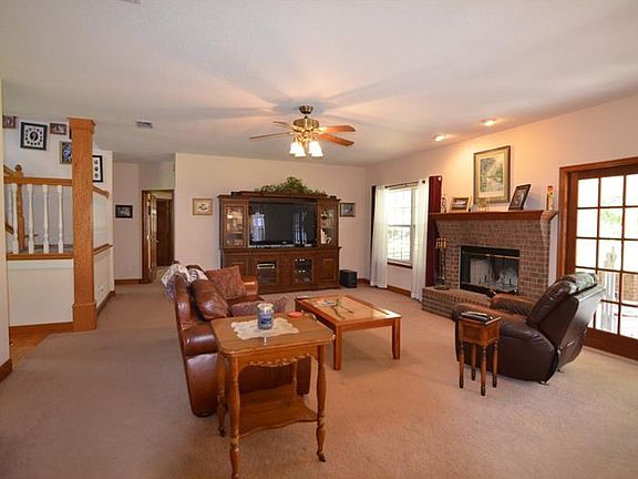 4th image of 15317 Thoroughbred Ln