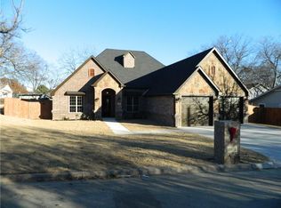 1416 Harvard St, River Oaks, TX 76114